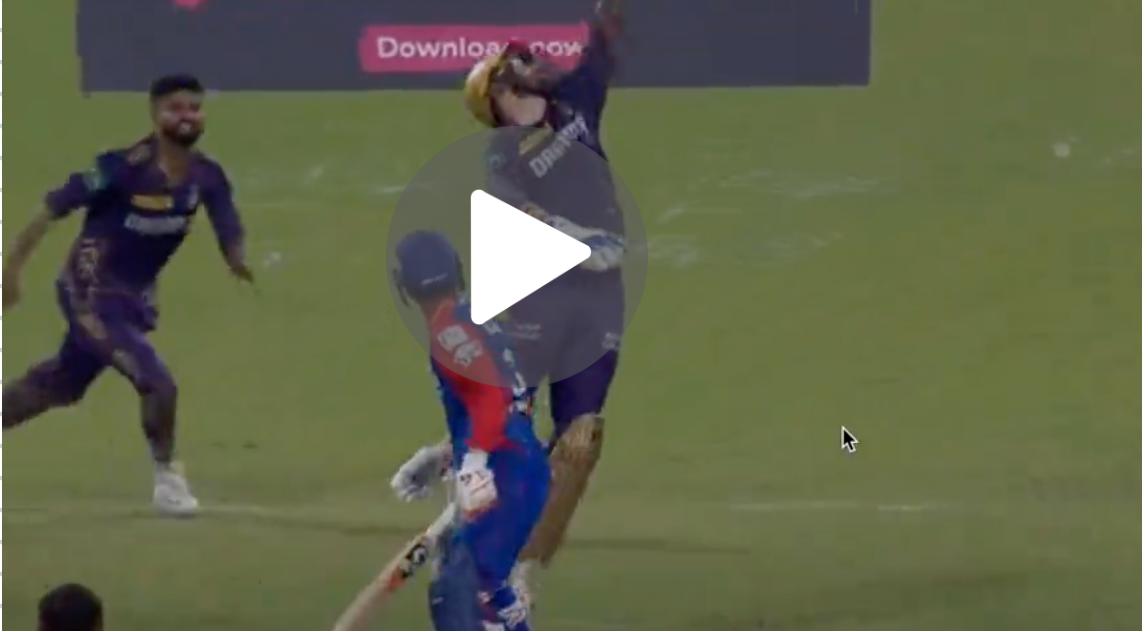 [Watch] Phil Salt's Brilliant Reflex Catch Gifts Chakravarthy His Third Wicket In DC Collapse